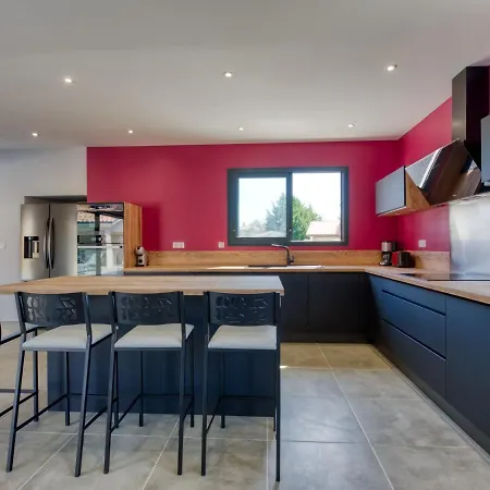 Des Ecureuils By Interhome Vila