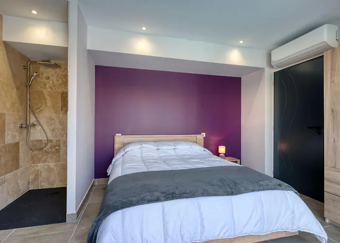 Des Ecureuils By Interhome