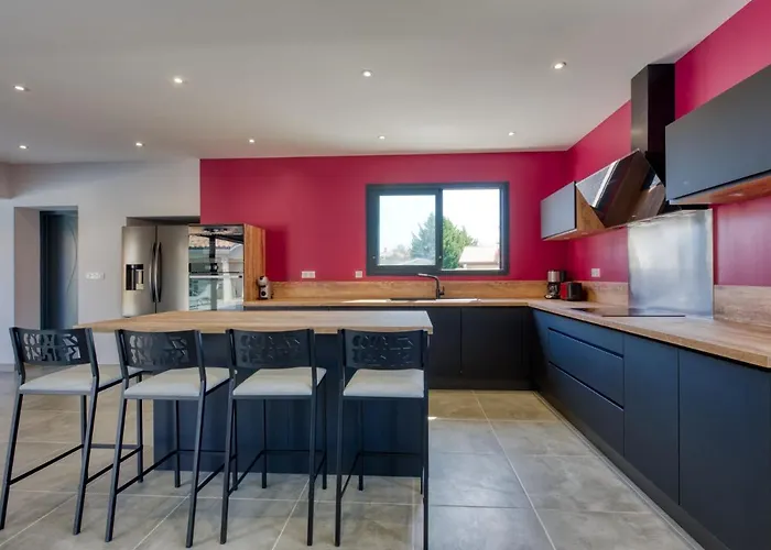 Des Ecureuils By Interhome Vila