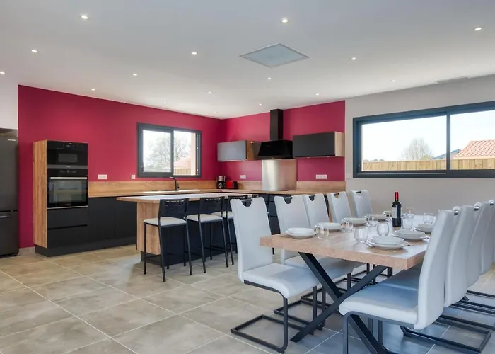 Des Ecureuils By Interhome Lanton