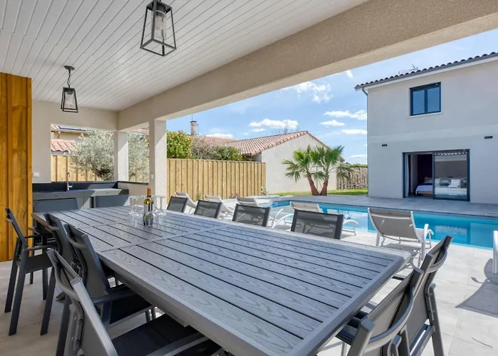 Des Ecureuils By Interhome Vila *