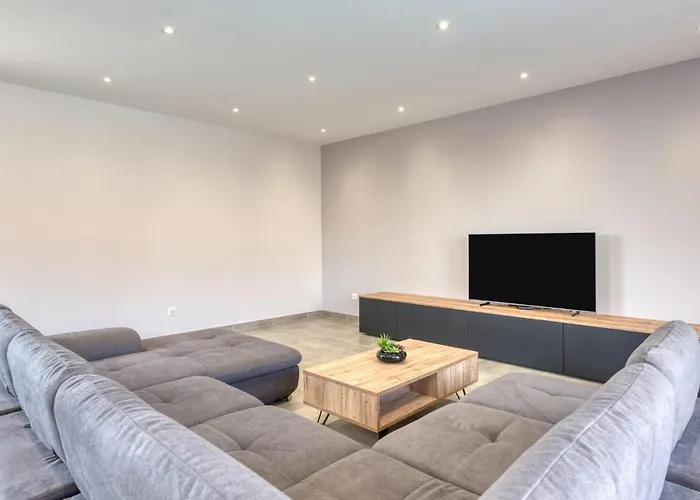 Des Ecureuils By Interhome Vila *