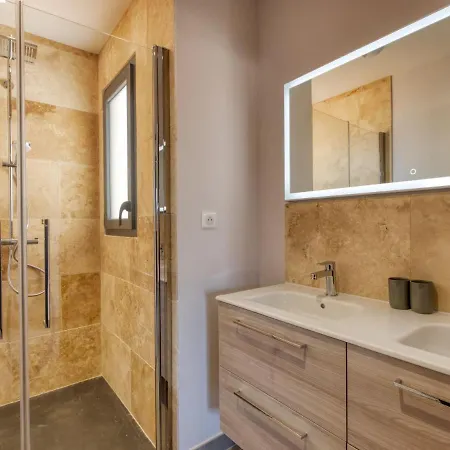 Des Ecureuils By Interhome