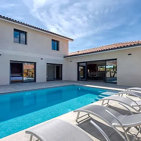 Des Ecureuils By Interhome Vila *