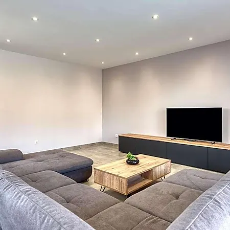 Vila Des Ecureuils By Interhome