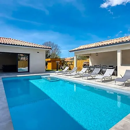 Des Ecureuils By Interhome Vila *