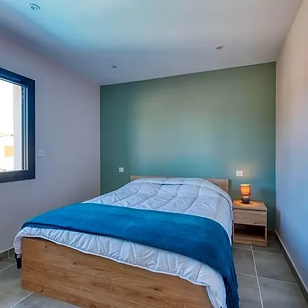 Des Ecureuils By Interhome