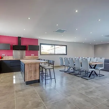 Des Ecureuils By Interhome Vila Lanton