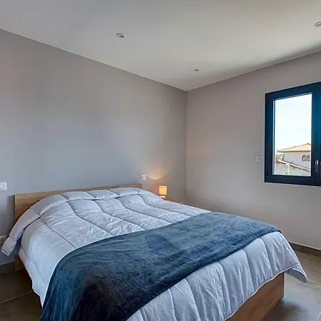 Des Ecureuils By Interhome *